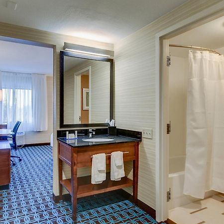 Fairfield Inn By Marriott Еймсбері Екстер'єр фото