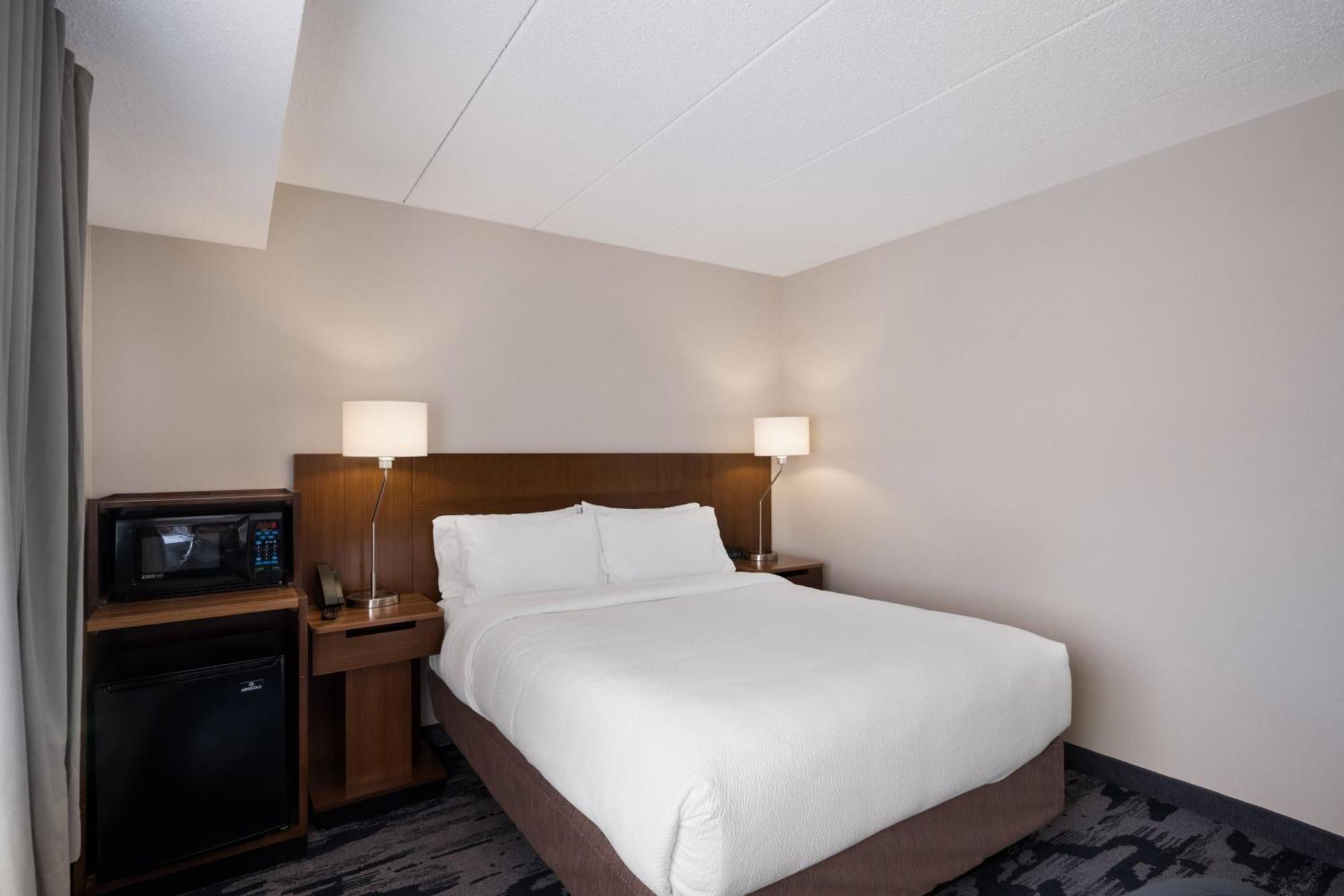 Fairfield Inn By Marriott Еймсбері Екстер'єр фото