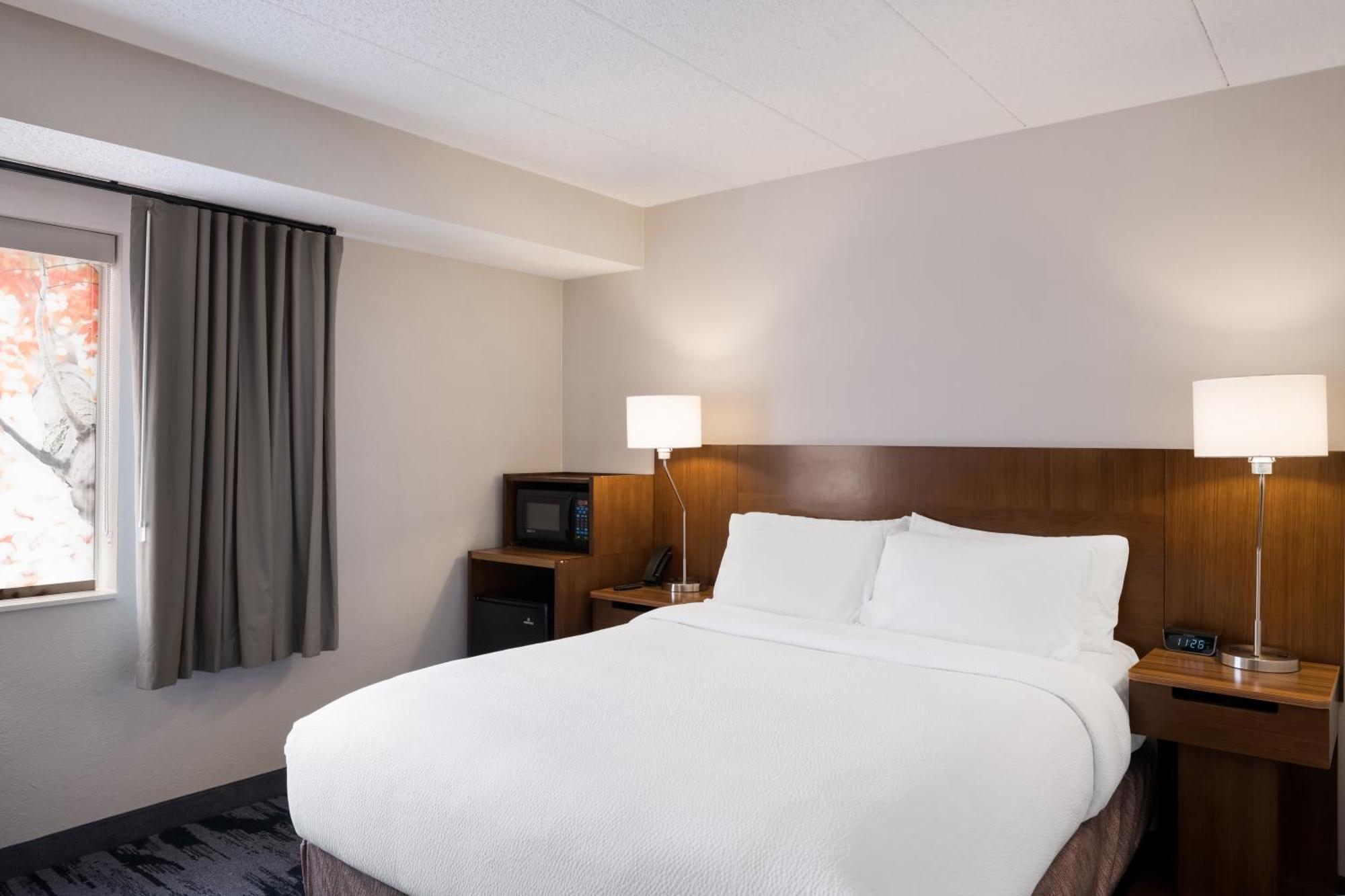 Fairfield Inn By Marriott Еймсбері Екстер'єр фото
