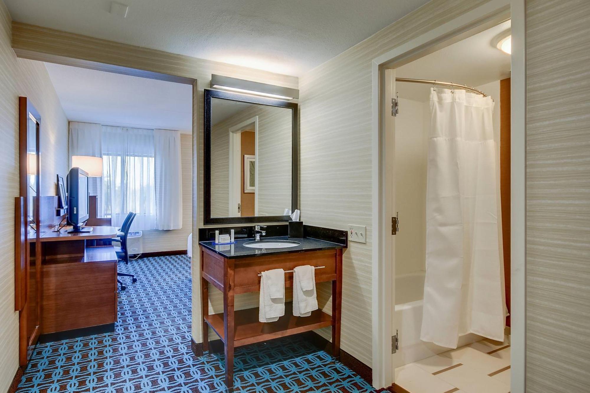 Fairfield Inn By Marriott Еймсбері Екстер'єр фото