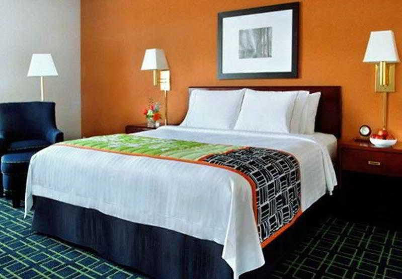 Fairfield Inn By Marriott Еймсбері Екстер'єр фото