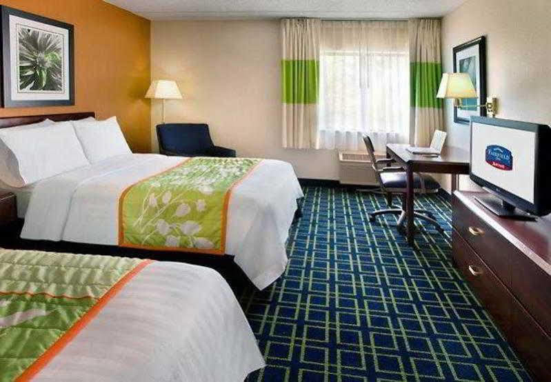 Fairfield Inn By Marriott Еймсбері Екстер'єр фото