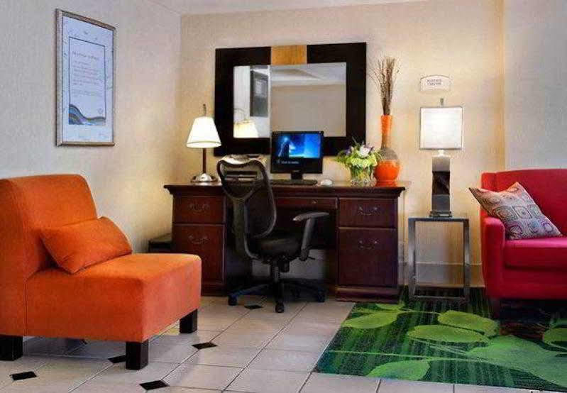 Fairfield Inn By Marriott Еймсбері Екстер'єр фото